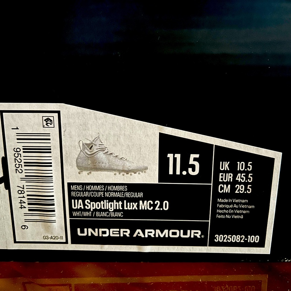 HARD TO FIND Under Armour Spotlight football cleats size 11.5.